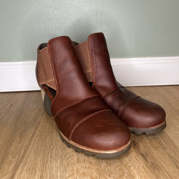 Sorel Womens 8 Red Addington Sandals Leather 2.75" Heel Cut Out Shoes NL2423-29 - Picture 1 of 8